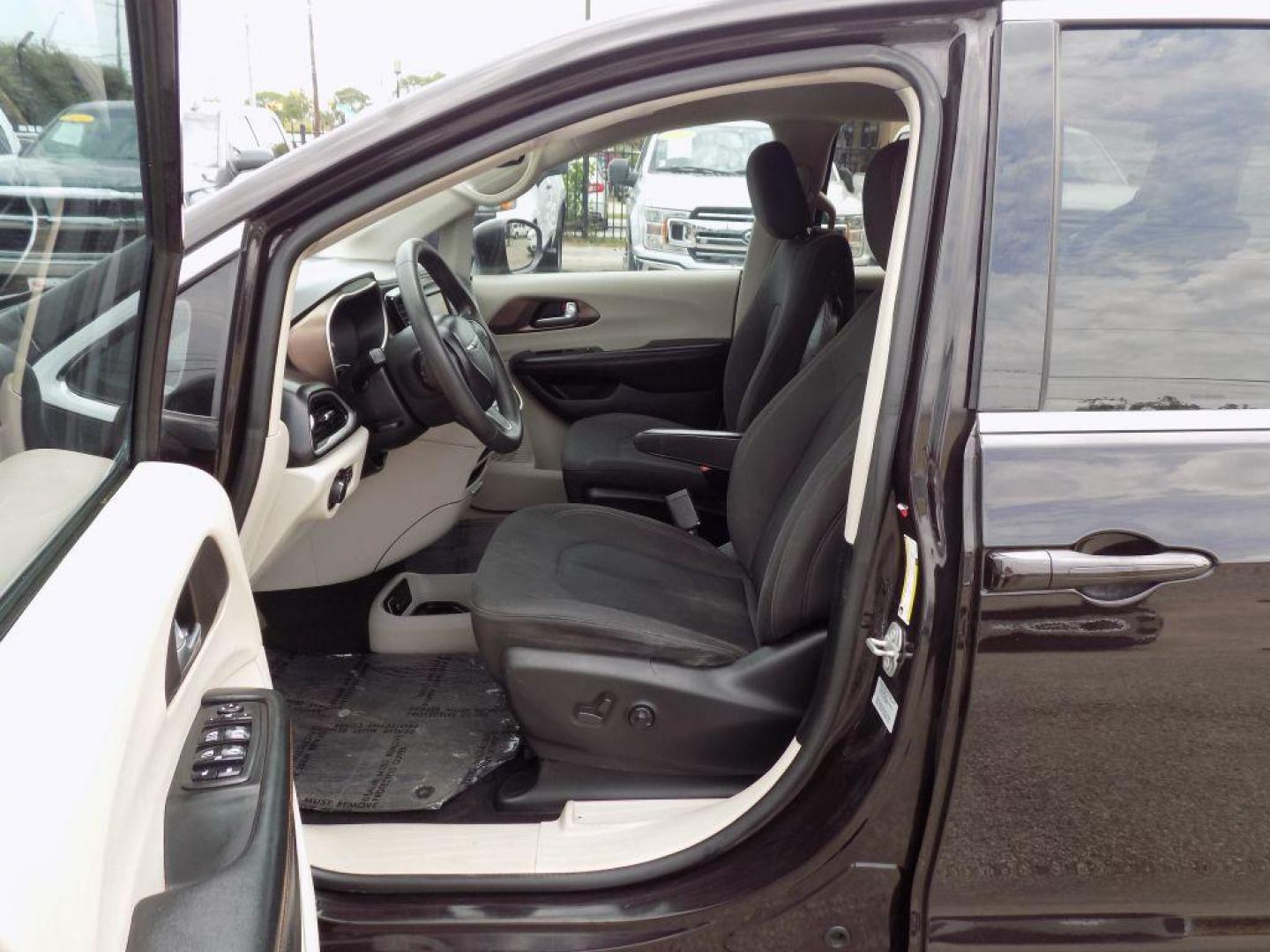2017 BLACK CHRYSLER PACIFICA LX (2C4RC1CG1HR) with an 3.6L engine, Automatic transmission, located at 830 E. Canino Rd., Houston, TX, 77037, (281) 405-0440, 38.358219, -81.729942 - Photo#8