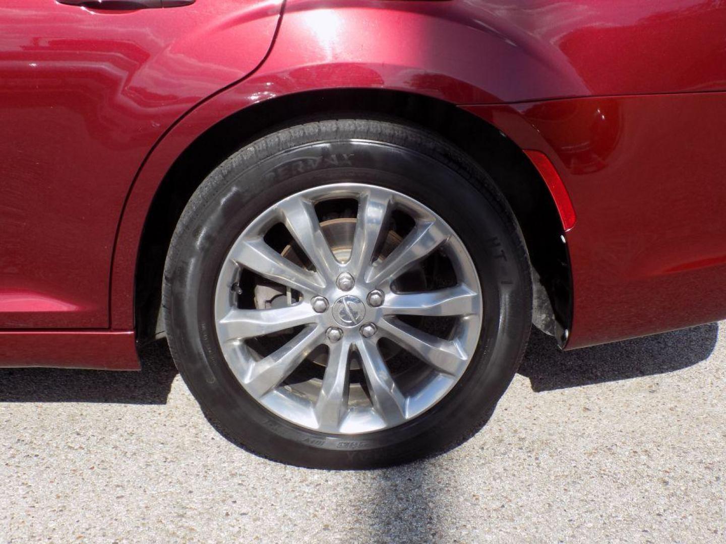 2019 RED CHRYSLER 300 LIMITED (2C3CCAKG2KH) with an 3.6L engine, Automatic transmission, located at 830 E. Canino Rd., Houston, TX, 77037, (281) 405-0440, 38.358219, -81.729942 - Photo#20