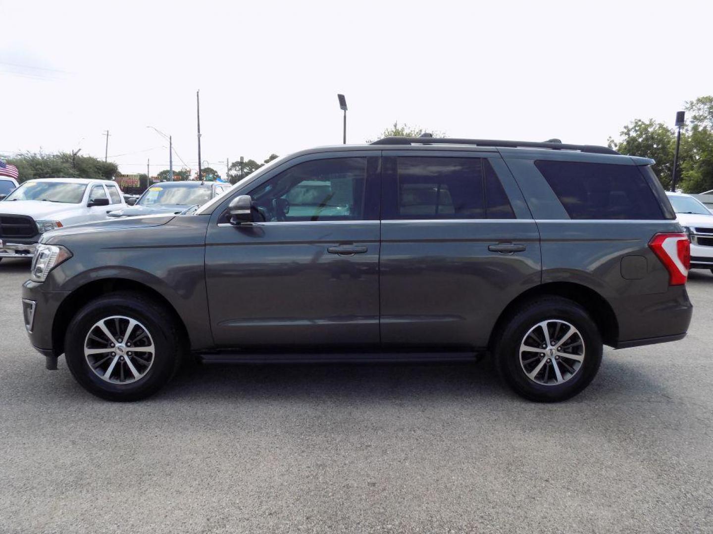 2018 GRAY FORD EXPEDITION XLT (1FMJU1HT1JE) with an 3.5L engine, Automatic transmission, located at 830 E. Canino Rd., Houston, TX, 77037, (281) 405-0440, 38.358219, -81.729942 - Photo#2