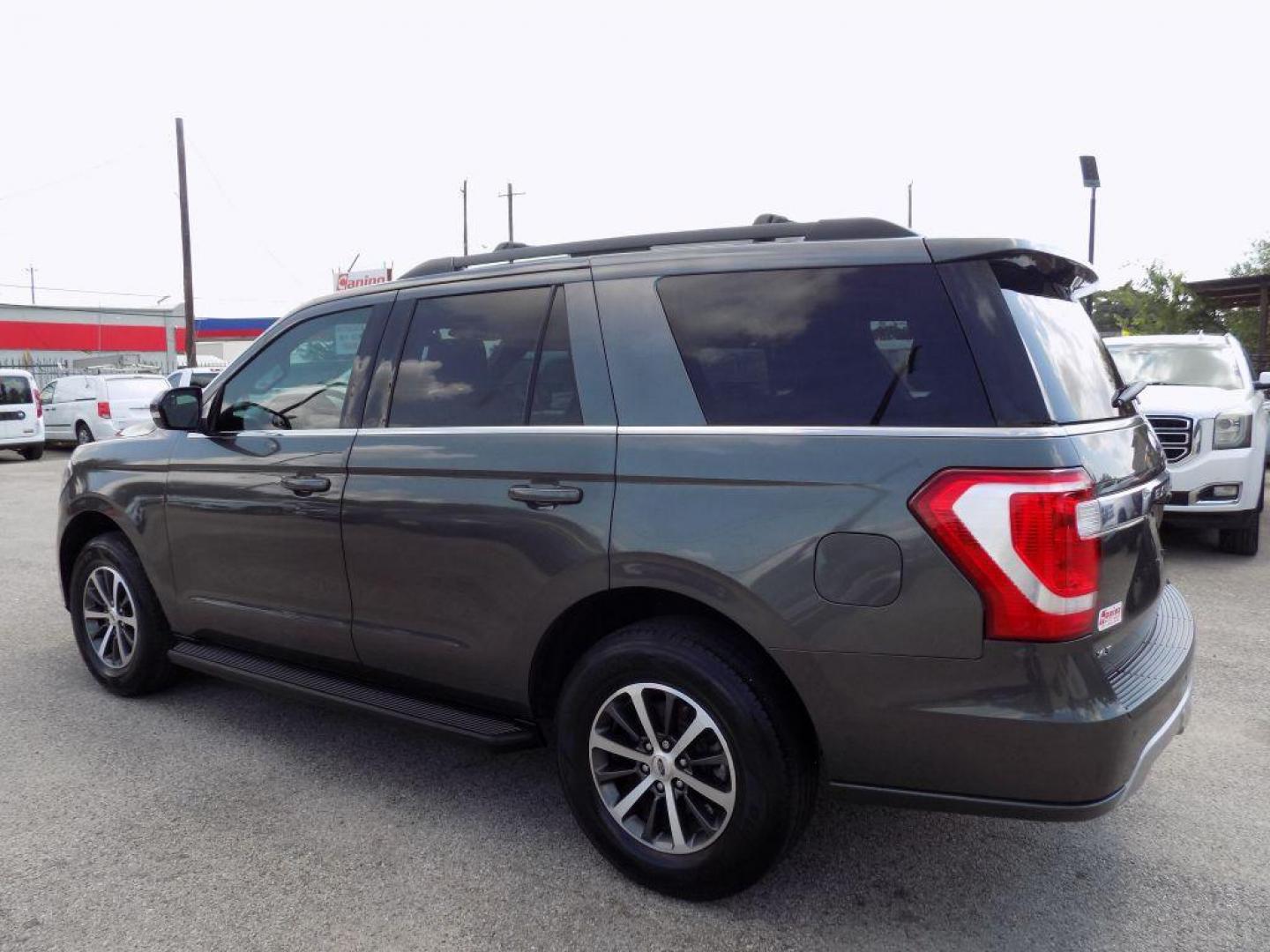 2018 GRAY FORD EXPEDITION XLT (1FMJU1HT1JE) with an 3.5L engine, Automatic transmission, located at 830 E. Canino Rd., Houston, TX, 77037, (281) 405-0440, 38.358219, -81.729942 - Photo#3