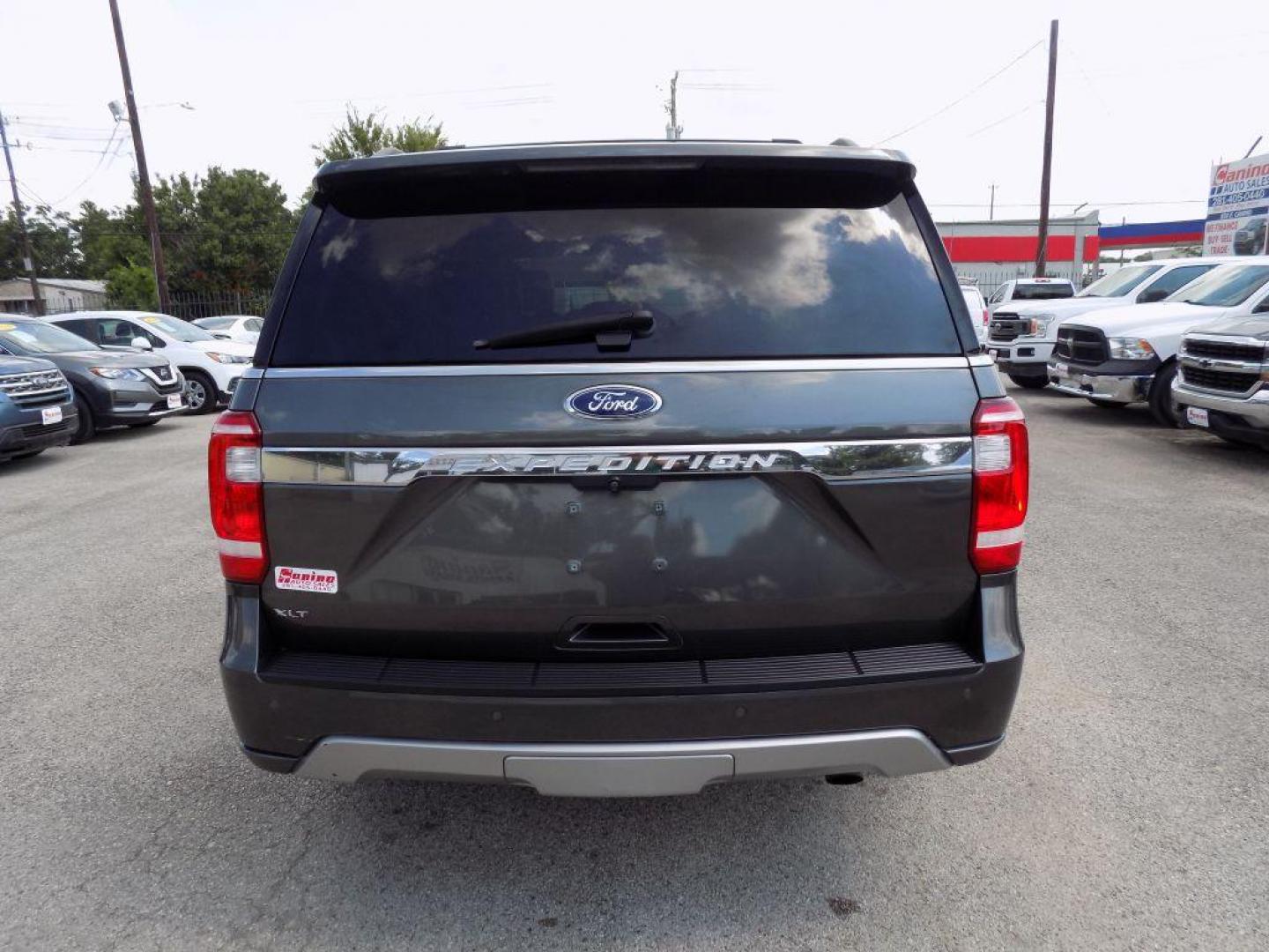 2018 GRAY FORD EXPEDITION XLT (1FMJU1HT1JE) with an 3.5L engine, Automatic transmission, located at 830 E. Canino Rd., Houston, TX, 77037, (281) 405-0440, 38.358219, -81.729942 - Photo#4