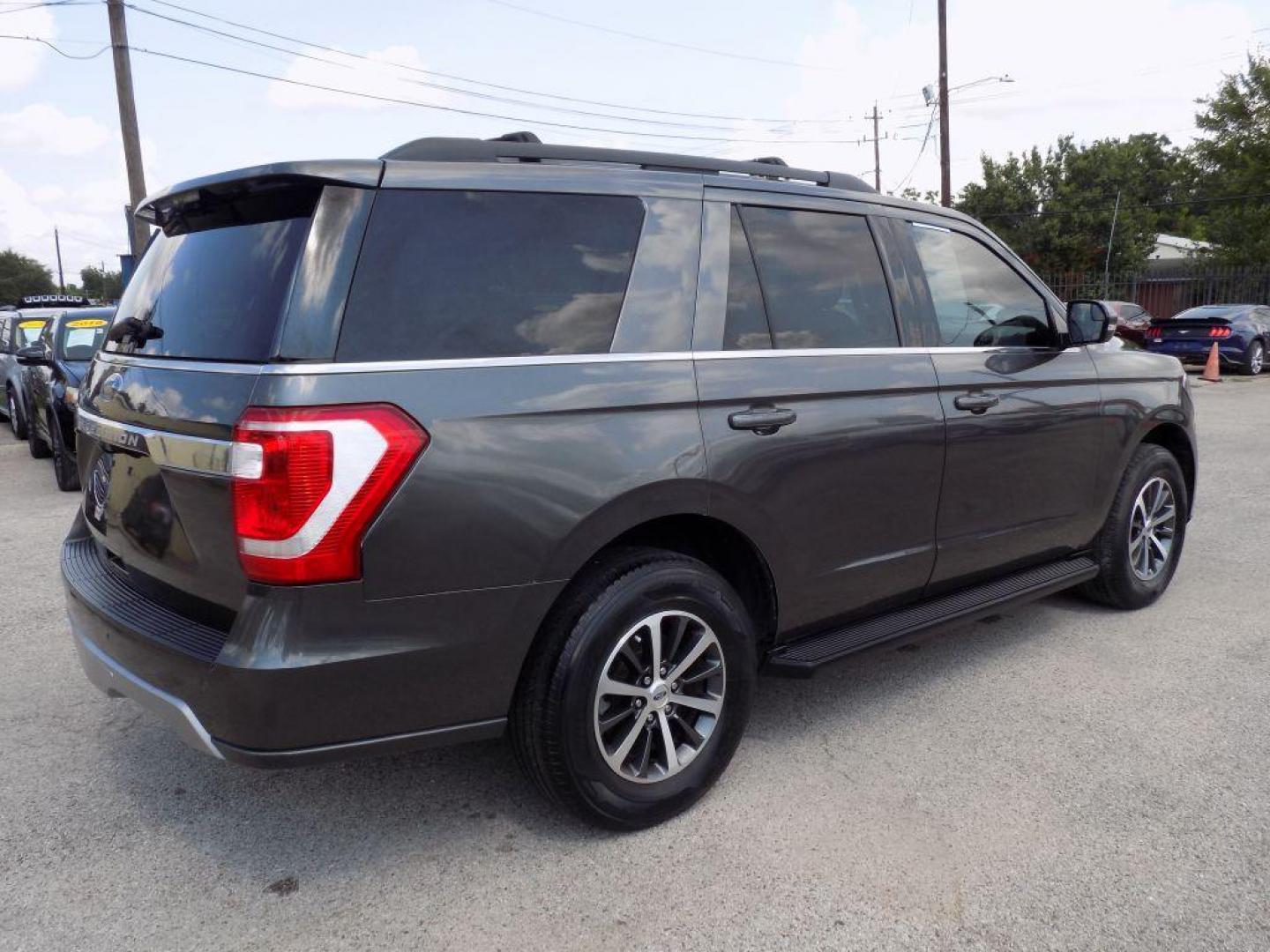 2018 GRAY FORD EXPEDITION XLT (1FMJU1HT1JE) with an 3.5L engine, Automatic transmission, located at 830 E. Canino Rd., Houston, TX, 77037, (281) 405-0440, 38.358219, -81.729942 - Photo#5