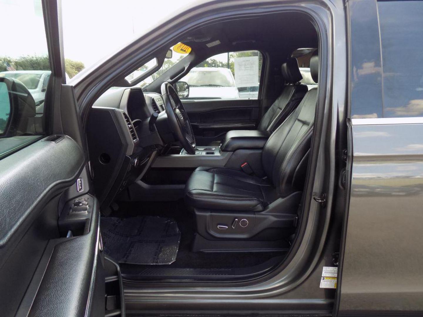 2018 GRAY FORD EXPEDITION XLT (1FMJU1HT1JE) with an 3.5L engine, Automatic transmission, located at 830 E. Canino Rd., Houston, TX, 77037, (281) 405-0440, 38.358219, -81.729942 - Photo#8