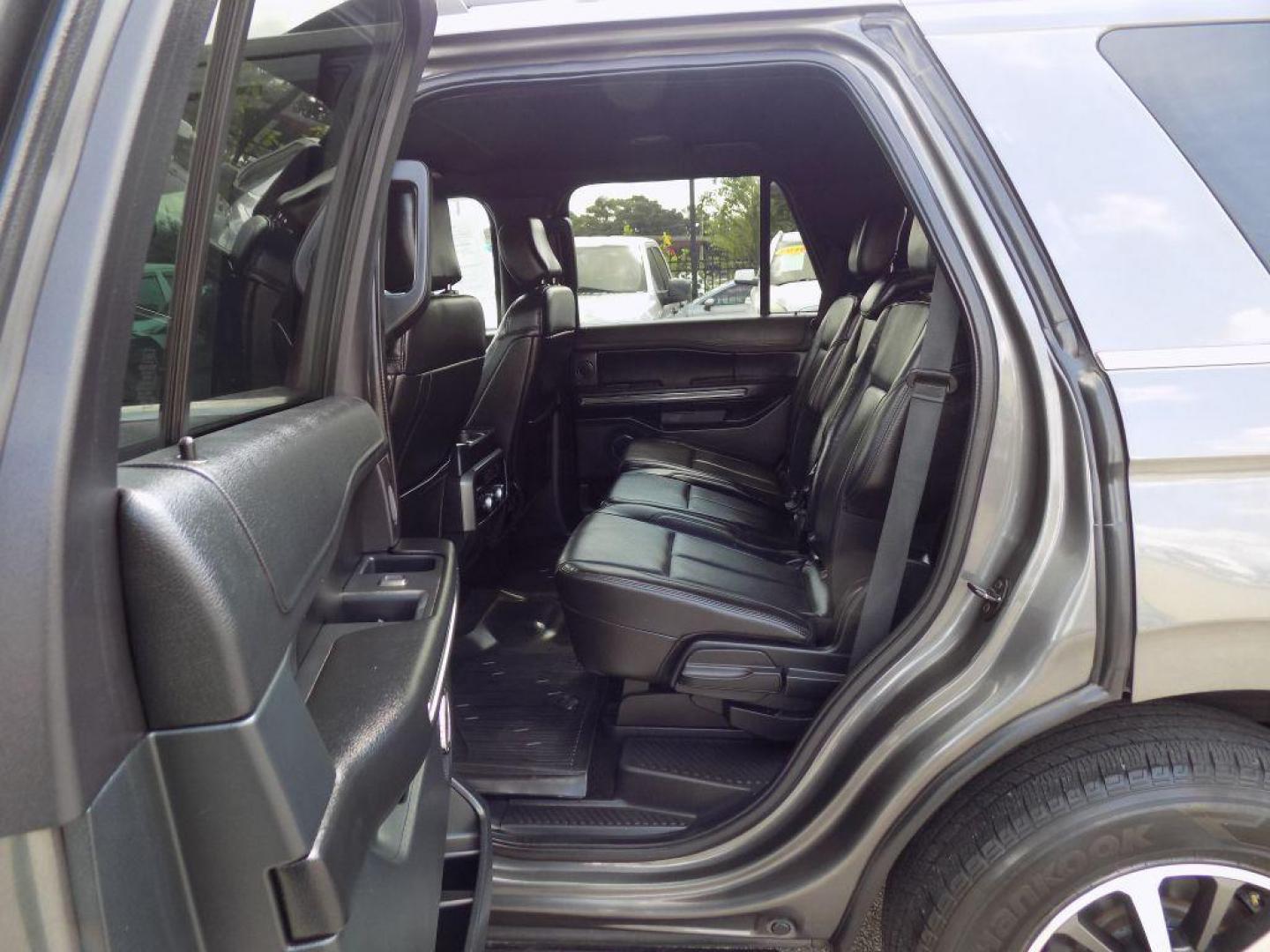 2018 GRAY FORD EXPEDITION XLT (1FMJU1HT1JE) with an 3.5L engine, Automatic transmission, located at 830 E. Canino Rd., Houston, TX, 77037, (281) 405-0440, 38.358219, -81.729942 - Photo#9