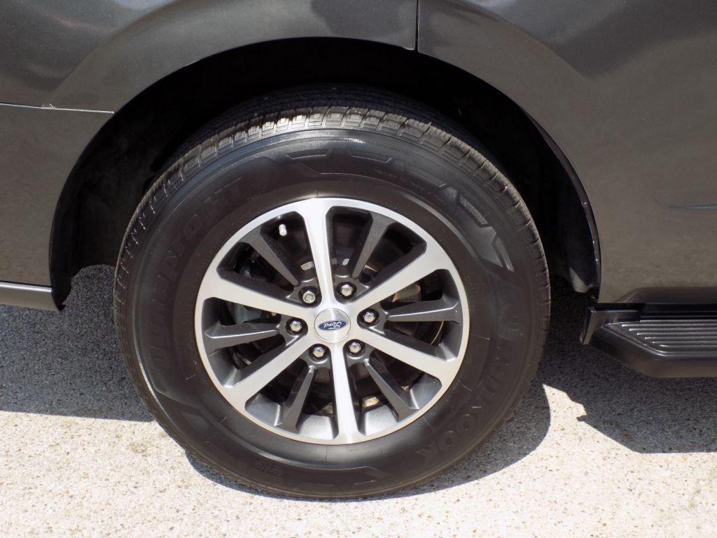 2018 GRAY FORD EXPEDITION XLT (1FMJU1HT1JE) with an 3.5L engine, Automatic transmission, located at 830 E. Canino Rd., Houston, TX, 77037, (281) 405-0440, 38.358219, -81.729942 - Photo#18