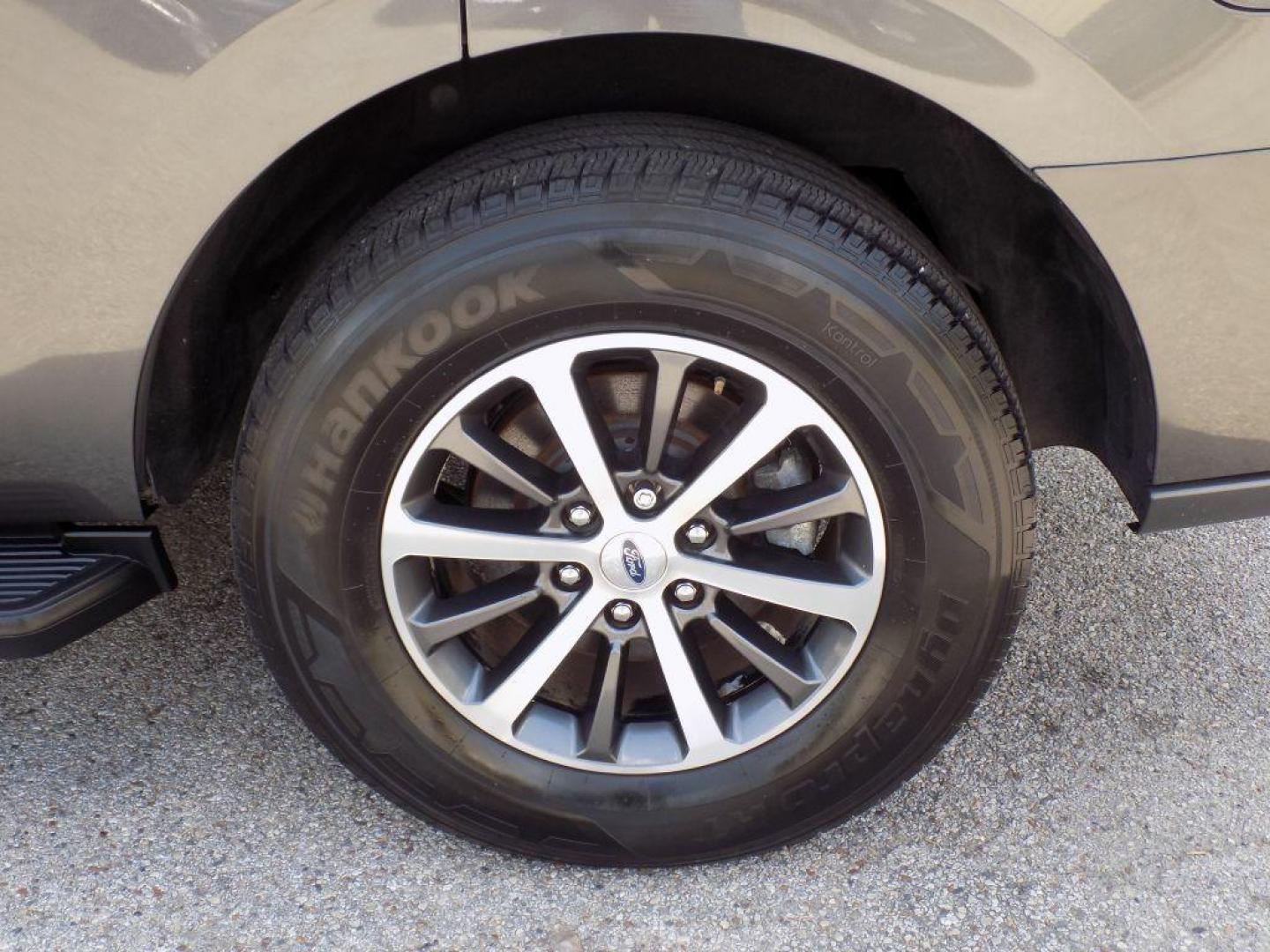 2018 GRAY FORD EXPEDITION XLT (1FMJU1HT1JE) with an 3.5L engine, Automatic transmission, located at 830 E. Canino Rd., Houston, TX, 77037, (281) 405-0440, 38.358219, -81.729942 - Photo#21