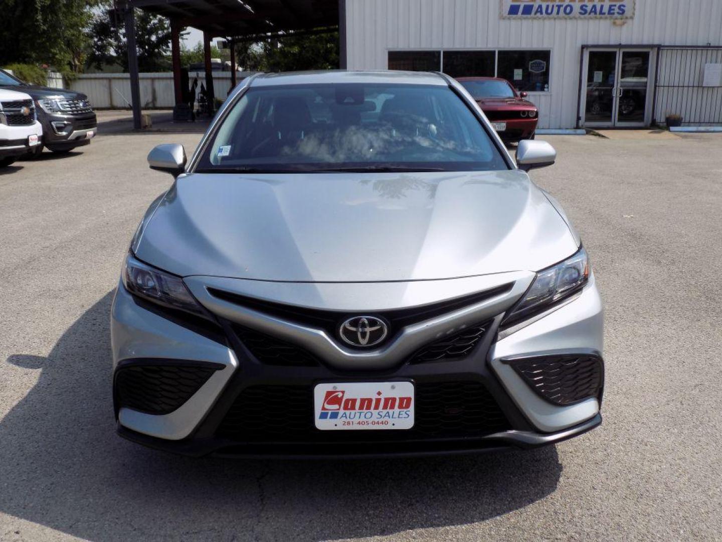 2021 SILVER TOYOTA CAMRY SE (4T1G11AK8MU) with an 2.5L engine, Automatic transmission, located at 830 E. Canino Rd., Houston, TX, 77037, (281) 405-0440, 38.358219, -81.729942 - Photo#0