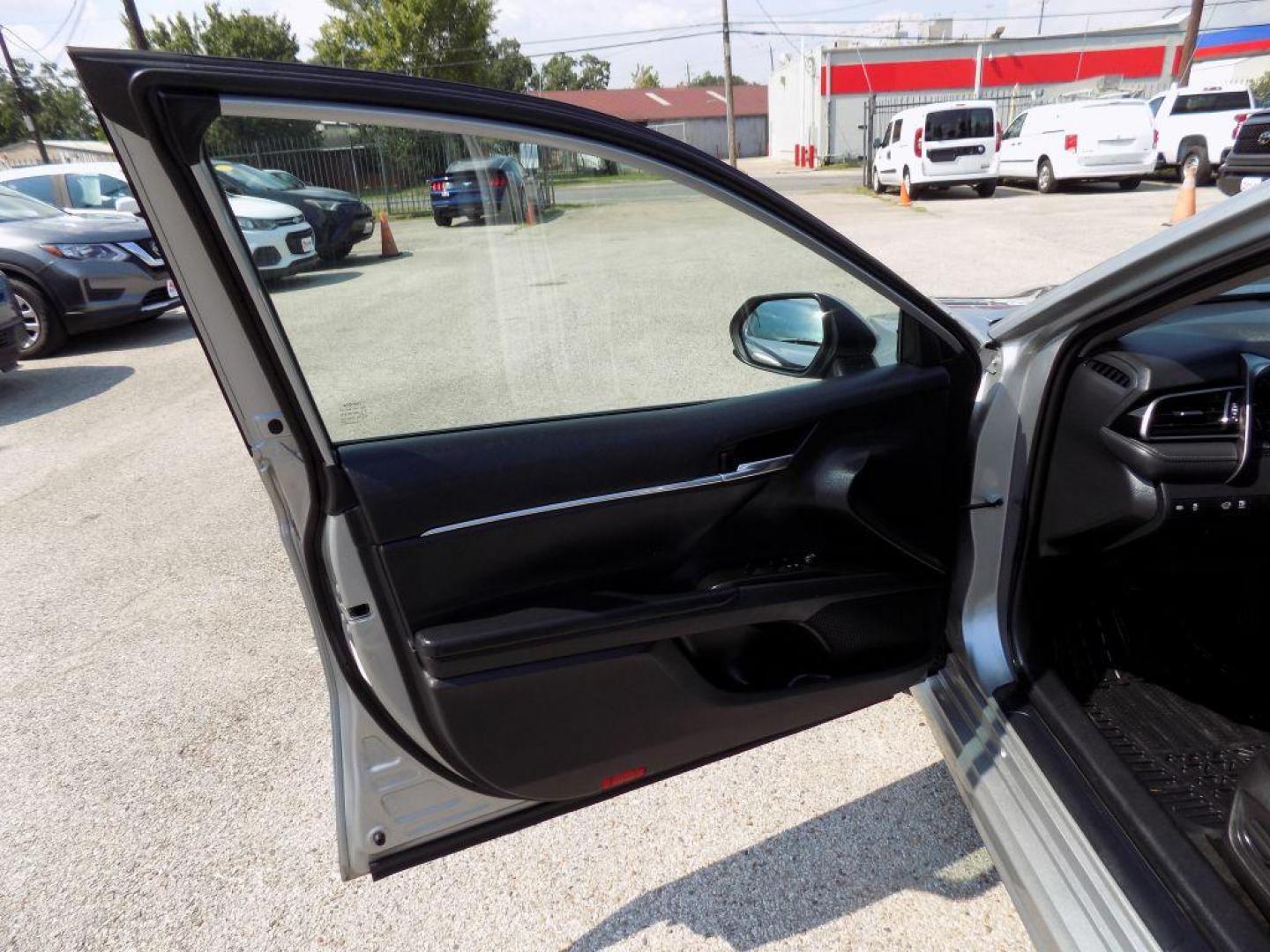 2021 SILVER TOYOTA CAMRY SE (4T1G11AK8MU) with an 2.5L engine, Automatic transmission, located at 830 E. Canino Rd., Houston, TX, 77037, (281) 405-0440, 38.358219, -81.729942 - Photo#8