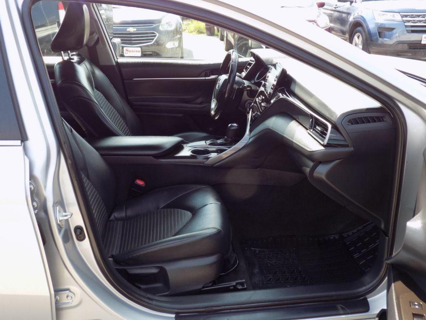 2021 SILVER TOYOTA CAMRY SE (4T1G11AK8MU) with an 2.5L engine, Automatic transmission, located at 830 E. Canino Rd., Houston, TX, 77037, (281) 405-0440, 38.358219, -81.729942 - Photo#12