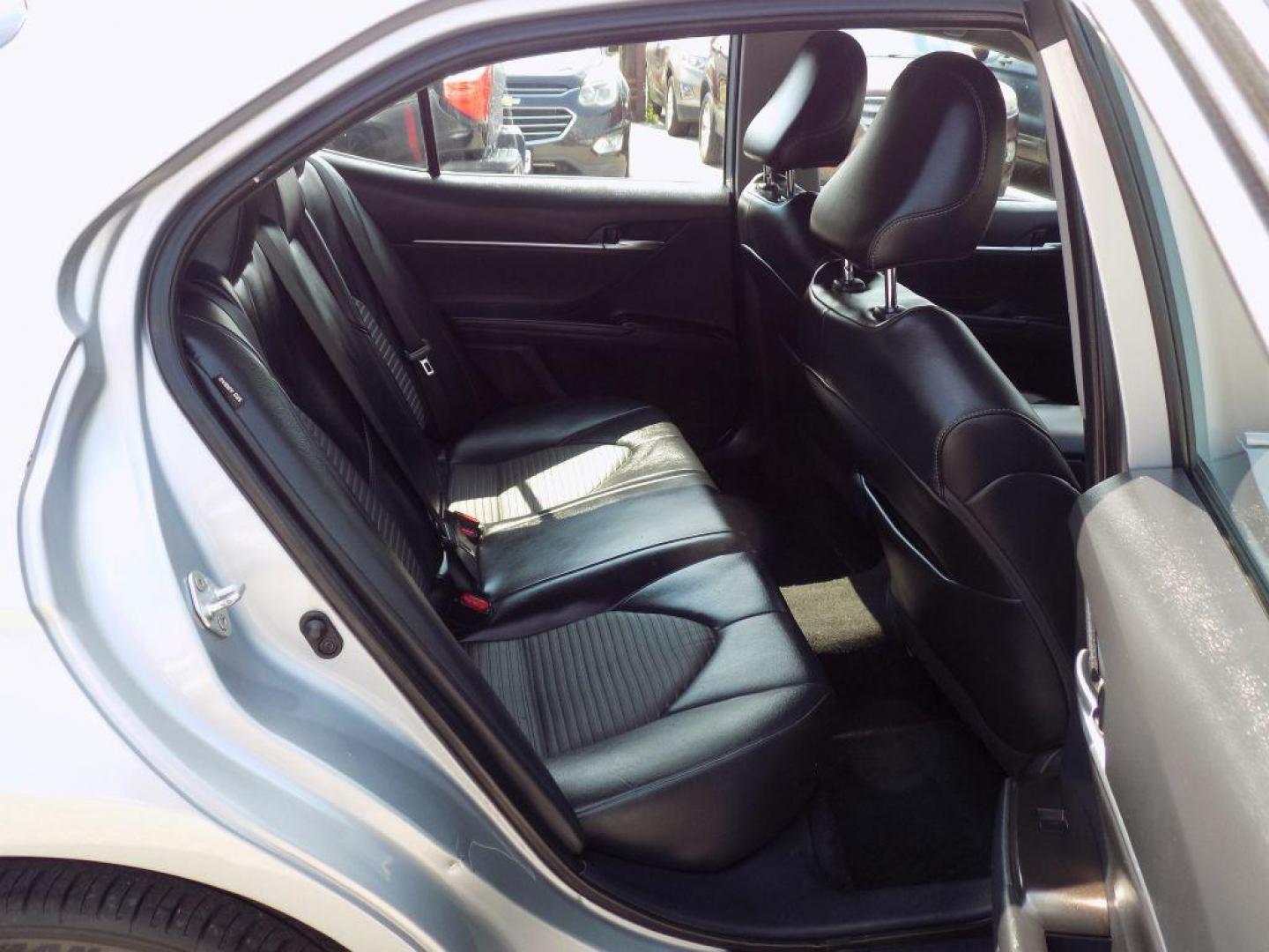 2021 SILVER TOYOTA CAMRY SE (4T1G11AK8MU) with an 2.5L engine, Automatic transmission, located at 830 E. Canino Rd., Houston, TX, 77037, (281) 405-0440, 38.358219, -81.729942 - Photo#14