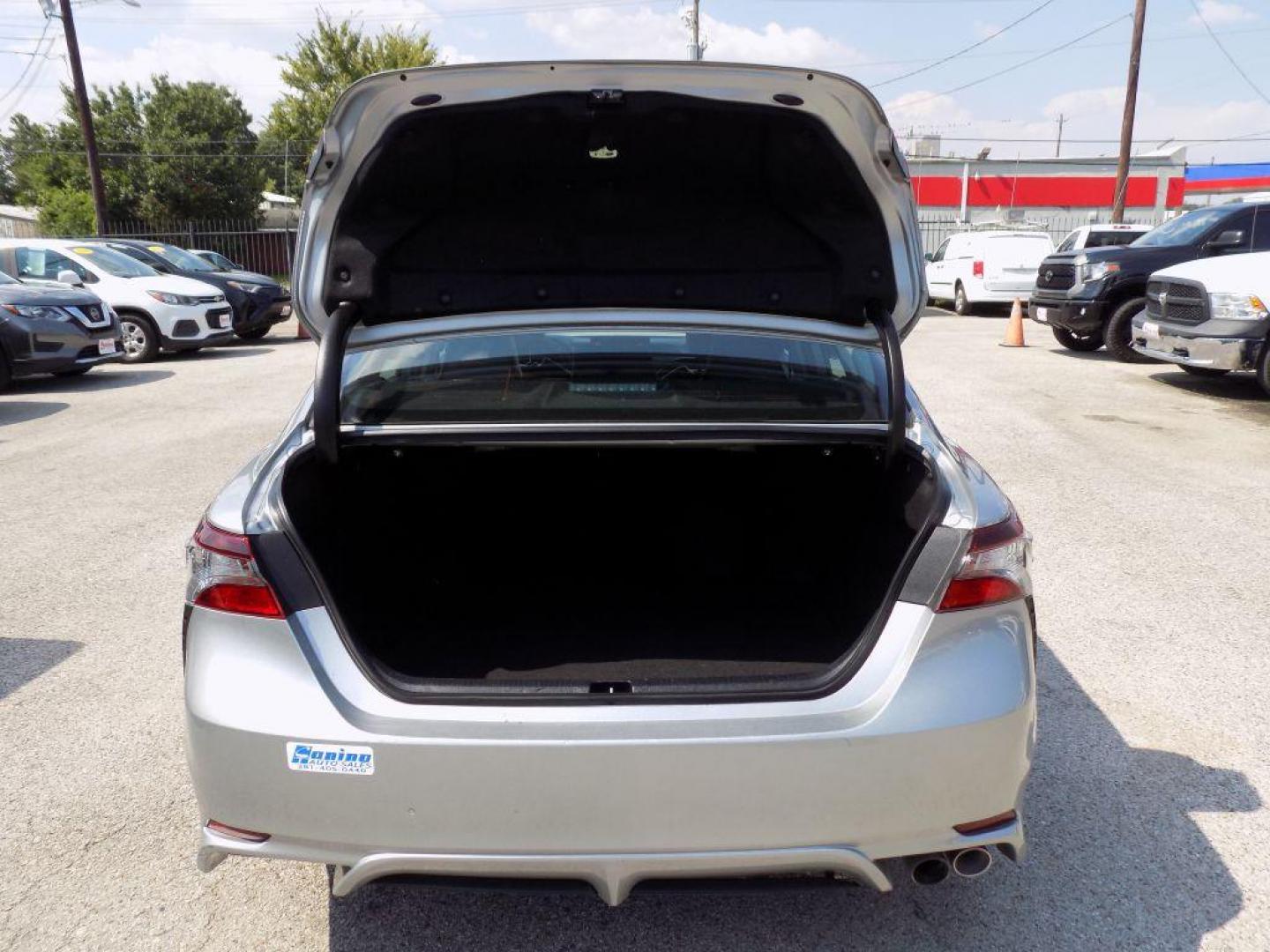 2021 SILVER TOYOTA CAMRY SE (4T1G11AK8MU) with an 2.5L engine, Automatic transmission, located at 830 E. Canino Rd., Houston, TX, 77037, (281) 405-0440, 38.358219, -81.729942 - Photo#16