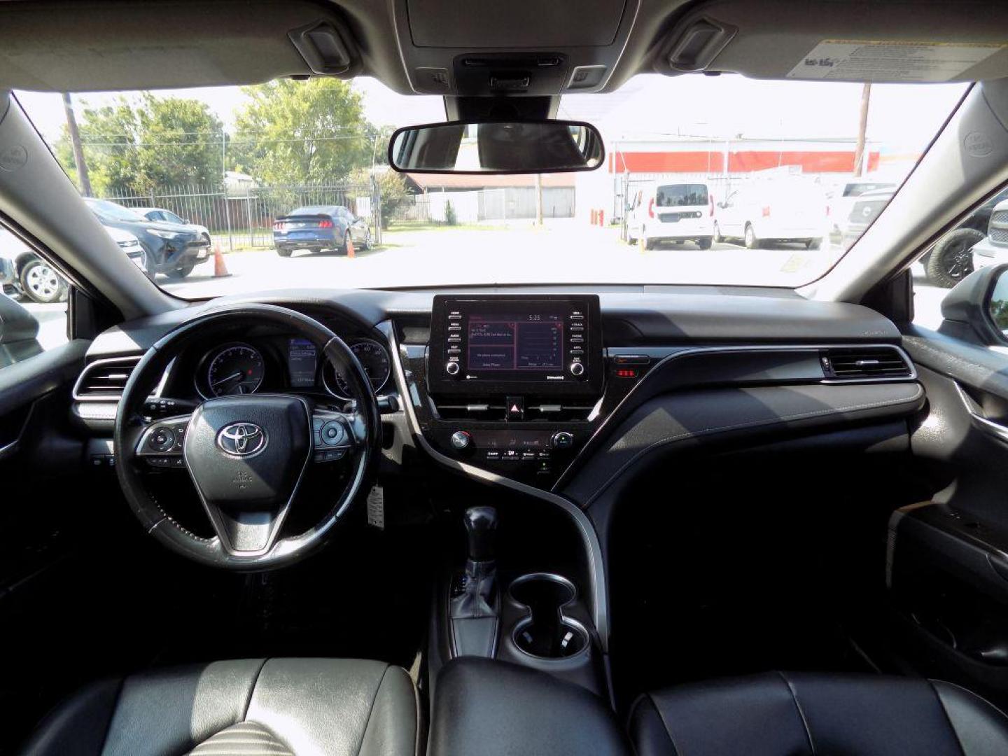 2021 SILVER TOYOTA CAMRY SE (4T1G11AK8MU) with an 2.5L engine, Automatic transmission, located at 830 E. Canino Rd., Houston, TX, 77037, (281) 405-0440, 38.358219, -81.729942 - Photo#19