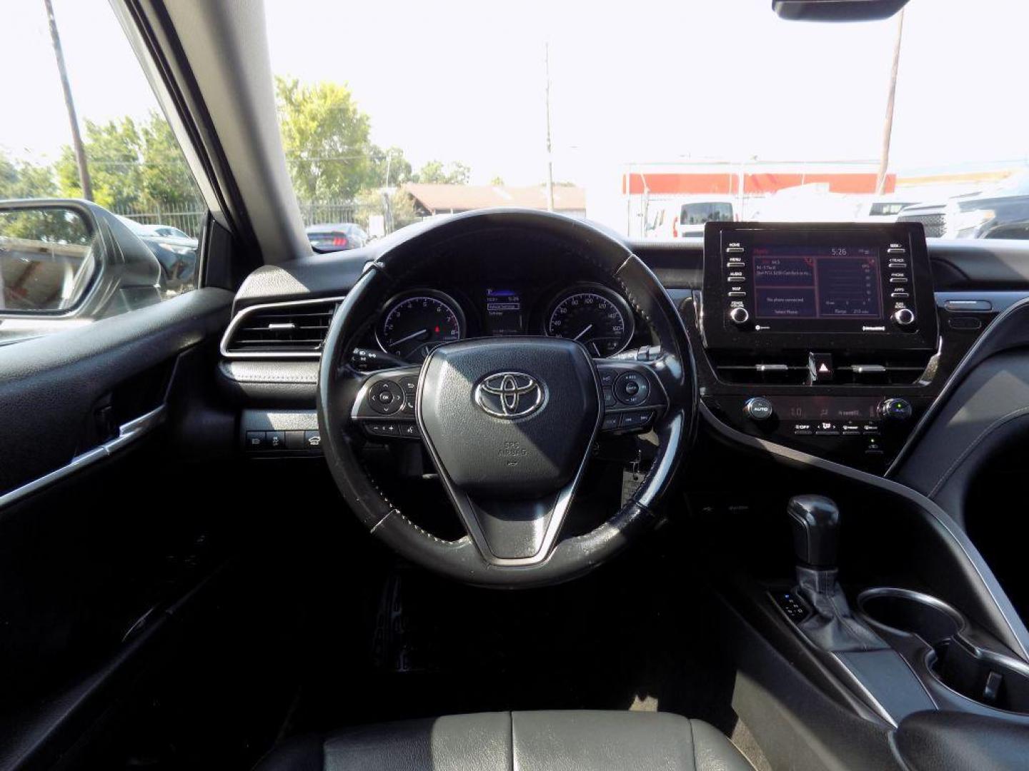 2021 SILVER TOYOTA CAMRY SE (4T1G11AK8MU) with an 2.5L engine, Automatic transmission, located at 830 E. Canino Rd., Houston, TX, 77037, (281) 405-0440, 38.358219, -81.729942 - Photo#20