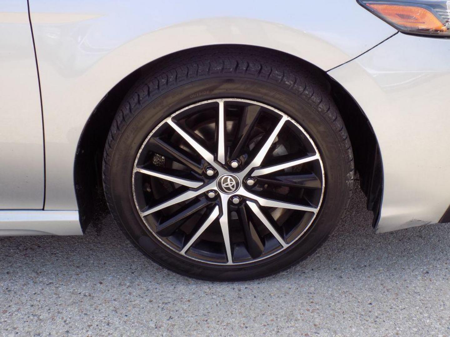 2021 SILVER TOYOTA CAMRY SE (4T1G11AK8MU) with an 2.5L engine, Automatic transmission, located at 830 E. Canino Rd., Houston, TX, 77037, (281) 405-0440, 38.358219, -81.729942 - Photo#23