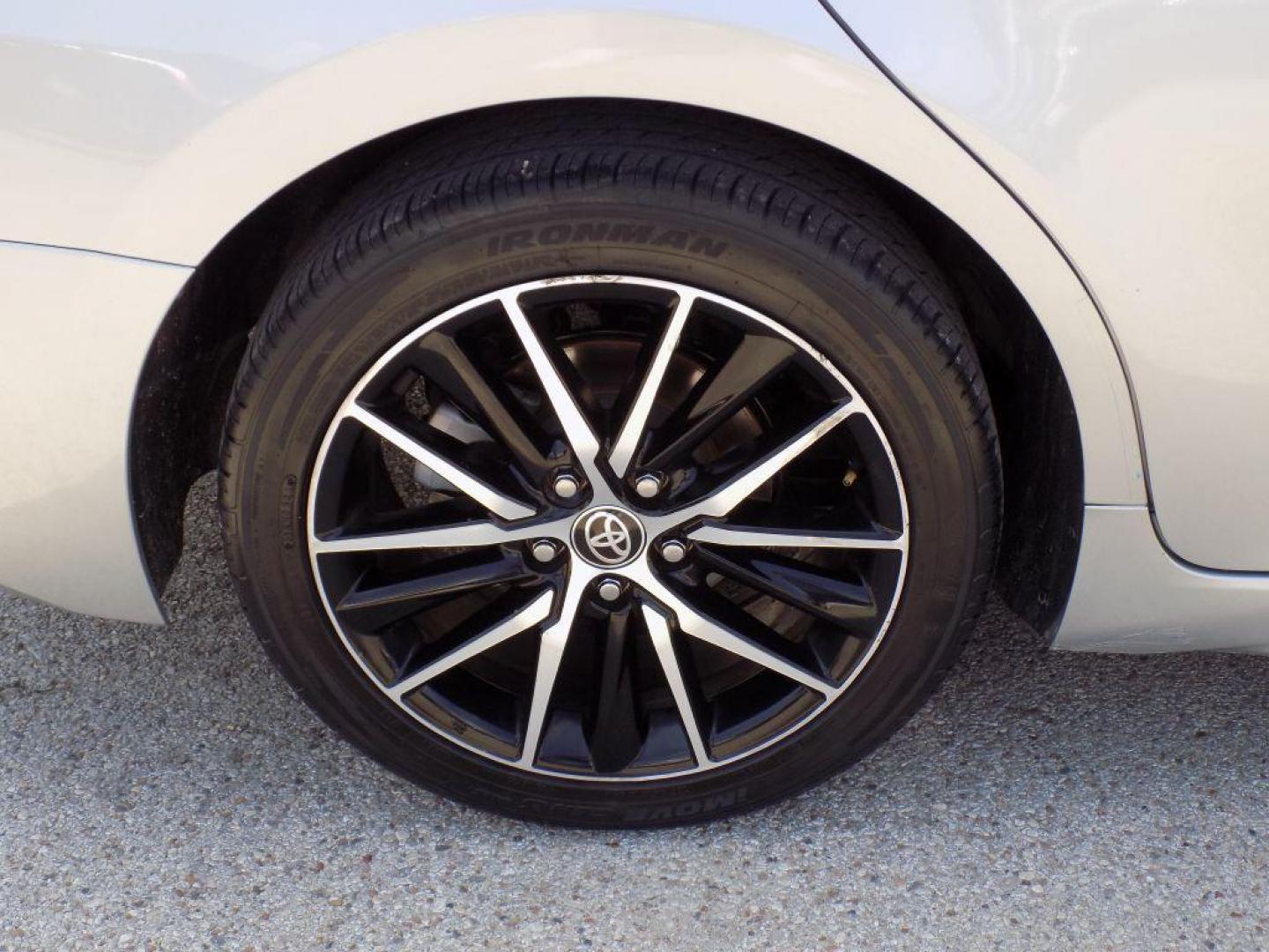 2021 SILVER TOYOTA CAMRY SE (4T1G11AK8MU) with an 2.5L engine, Automatic transmission, located at 830 E. Canino Rd., Houston, TX, 77037, (281) 405-0440, 38.358219, -81.729942 - Photo#24