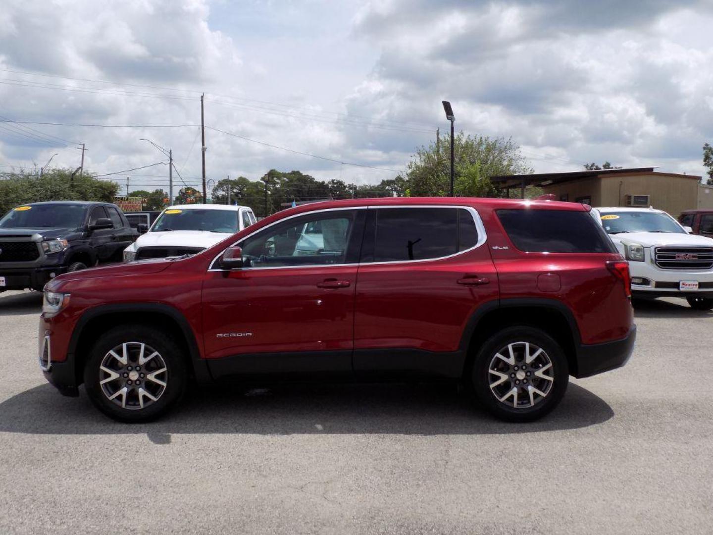 2020 RED GMC ACADIA SLE (1GKKNKLAXLZ) with an 2.5L engine, Automatic transmission, located at 830 E. Canino Rd., Houston, TX, 77037, (281) 405-0440, 38.358219, -81.729942 - Photo#2