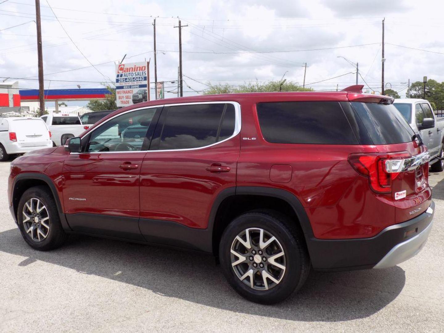 2020 RED GMC ACADIA SLE (1GKKNKLAXLZ) with an 2.5L engine, Automatic transmission, located at 830 E. Canino Rd., Houston, TX, 77037, (281) 405-0440, 38.358219, -81.729942 - Photo#3