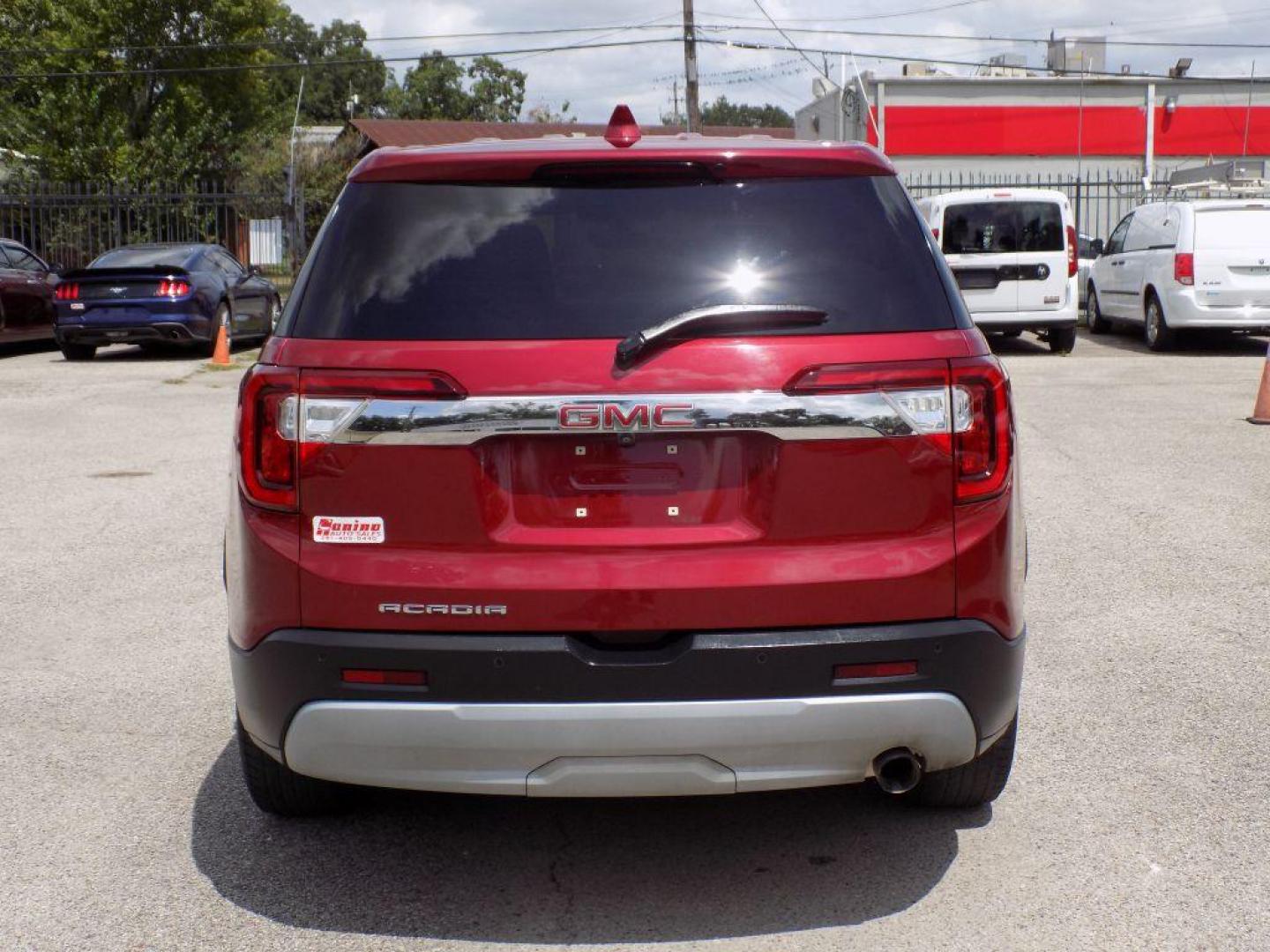 2020 RED GMC ACADIA SLE (1GKKNKLAXLZ) with an 2.5L engine, Automatic transmission, located at 830 E. Canino Rd., Houston, TX, 77037, (281) 405-0440, 38.358219, -81.729942 - Photo#4