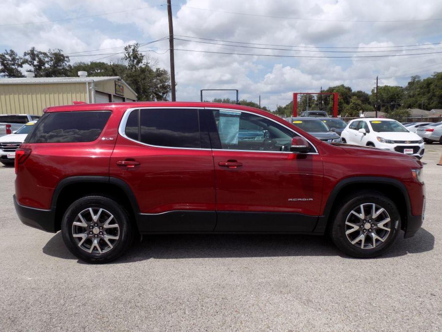 2020 RED GMC ACADIA SLE (1GKKNKLAXLZ) with an 2.5L engine, Automatic transmission, located at 830 E. Canino Rd., Houston, TX, 77037, (281) 405-0440, 38.358219, -81.729942 - Photo#6