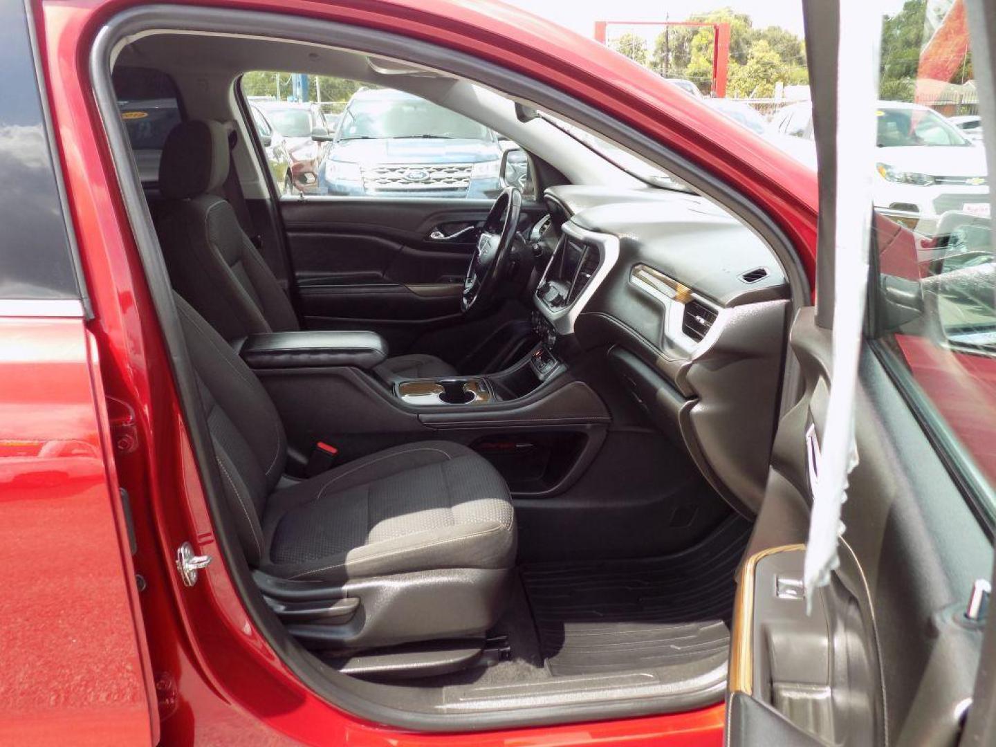 2020 RED GMC ACADIA SLE (1GKKNKLAXLZ) with an 2.5L engine, Automatic transmission, located at 830 E. Canino Rd., Houston, TX, 77037, (281) 405-0440, 38.358219, -81.729942 - Photo#13