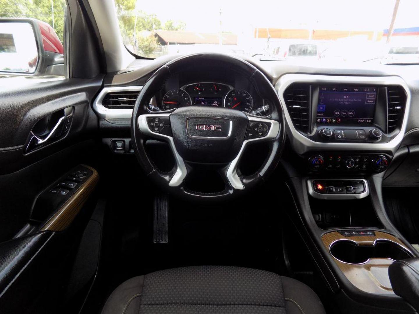 2020 RED GMC ACADIA SLE (1GKKNKLAXLZ) with an 2.5L engine, Automatic transmission, located at 830 E. Canino Rd., Houston, TX, 77037, (281) 405-0440, 38.358219, -81.729942 - Photo#19