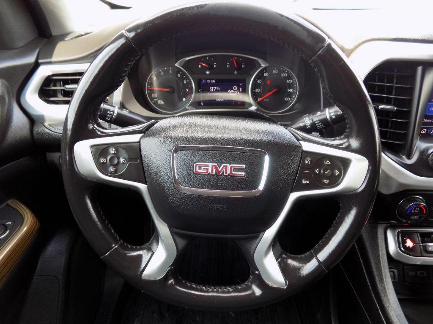 2020 RED GMC ACADIA SLE (1GKKNKLAXLZ) with an 2.5L engine, Automatic transmission, located at 830 E. Canino Rd., Houston, TX, 77037, (281) 405-0440, 38.358219, -81.729942 - Photo#20