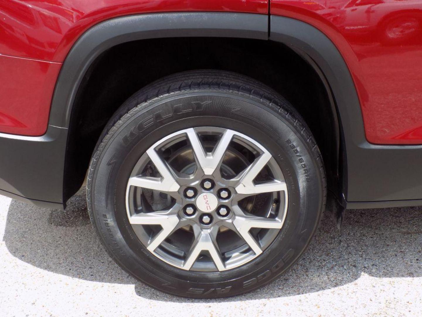 2020 RED GMC ACADIA SLE (1GKKNKLAXLZ) with an 2.5L engine, Automatic transmission, located at 830 E. Canino Rd., Houston, TX, 77037, (281) 405-0440, 38.358219, -81.729942 - Photo#21