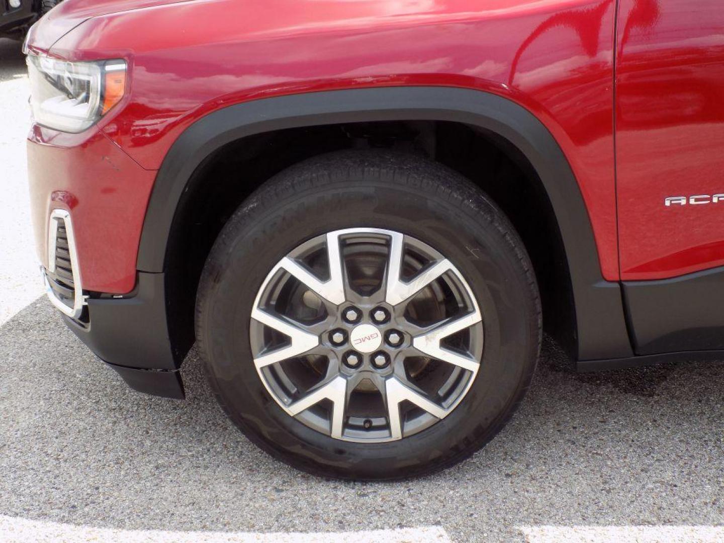 2020 RED GMC ACADIA SLE (1GKKNKLAXLZ) with an 2.5L engine, Automatic transmission, located at 830 E. Canino Rd., Houston, TX, 77037, (281) 405-0440, 38.358219, -81.729942 - Photo#23