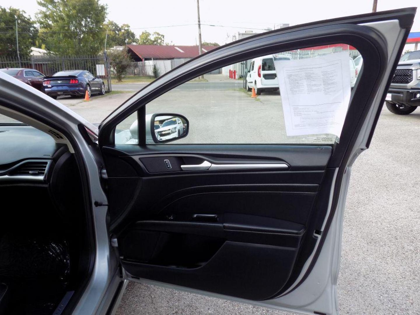 2019 SILVER FORD FUSION TITANIUM (3FA6P0D93KR) with an 2.0L engine, Automatic transmission, located at 830 E. Canino Rd., Houston, TX, 77037, (281) 405-0440, 38.358219, -81.729942 - Photo#17
