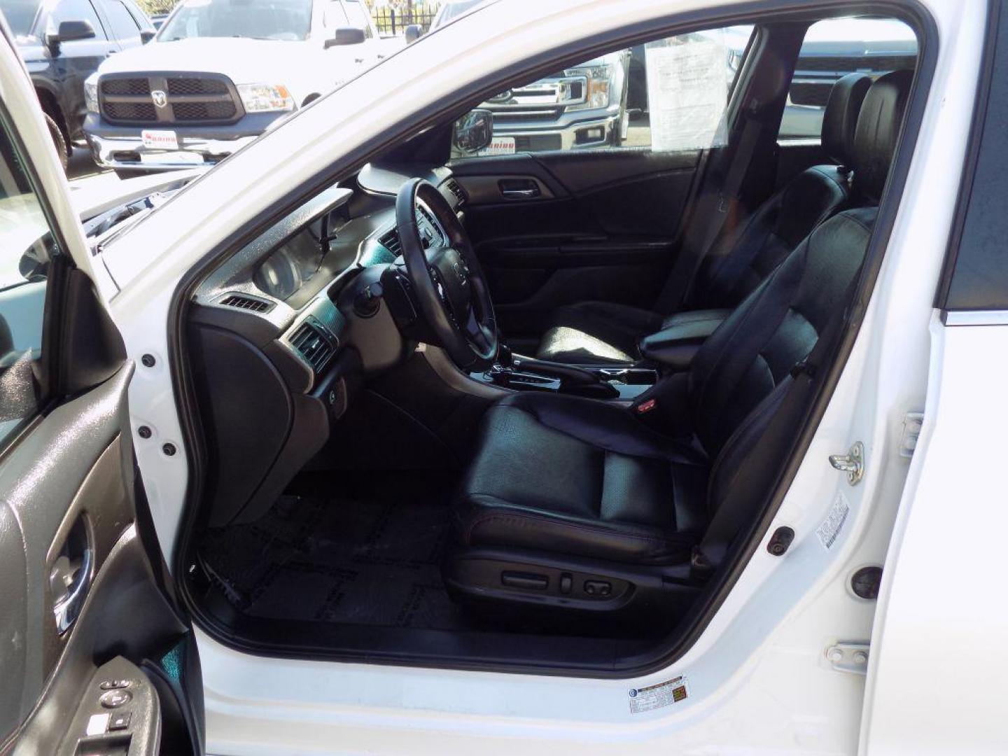 2017 WHITE HONDA ACCORD SPORT SPECIAL EDITION (1HGCR2F1XHA) with an 2.4L engine, Continuously Variable transmission, located at 830 E. Canino Rd., Houston, TX, 77037, (281) 405-0440, 38.358219, -81.729942 - Photo#9