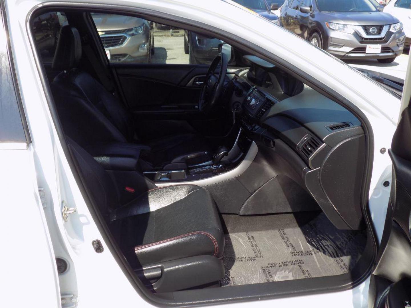 2017 WHITE HONDA ACCORD SPORT SPECIAL EDITION (1HGCR2F1XHA) with an 2.4L engine, Continuously Variable transmission, located at 830 E. Canino Rd., Houston, TX, 77037, (281) 405-0440, 38.358219, -81.729942 - Photo#13