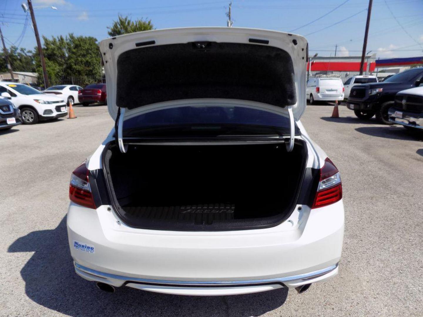 2017 WHITE HONDA ACCORD SPORT SPECIAL EDITION (1HGCR2F1XHA) with an 2.4L engine, Continuously Variable transmission, located at 830 E. Canino Rd., Houston, TX, 77037, (281) 405-0440, 38.358219, -81.729942 - Photo#16