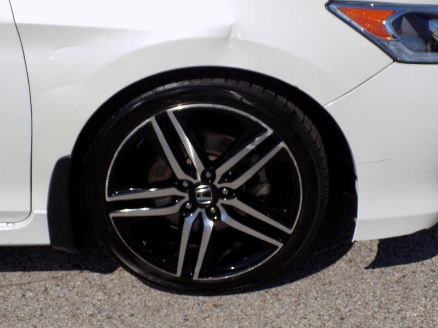 2017 WHITE HONDA ACCORD SPORT SPECIAL EDITION (1HGCR2F1XHA) with an 2.4L engine, Continuously Variable transmission, located at 830 E. Canino Rd., Houston, TX, 77037, (281) 405-0440, 38.358219, -81.729942 - Photo#22