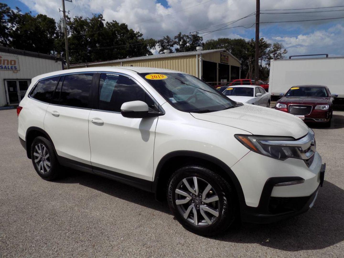 2019 WHITE HONDA PILOT EX (5FNYF5H38KB) with an 3.5L engine, Automatic transmission, located at 830 E. Canino Rd., Houston, TX, 77037, (281) 405-0440, 38.358219, -81.729942 - Photo#7