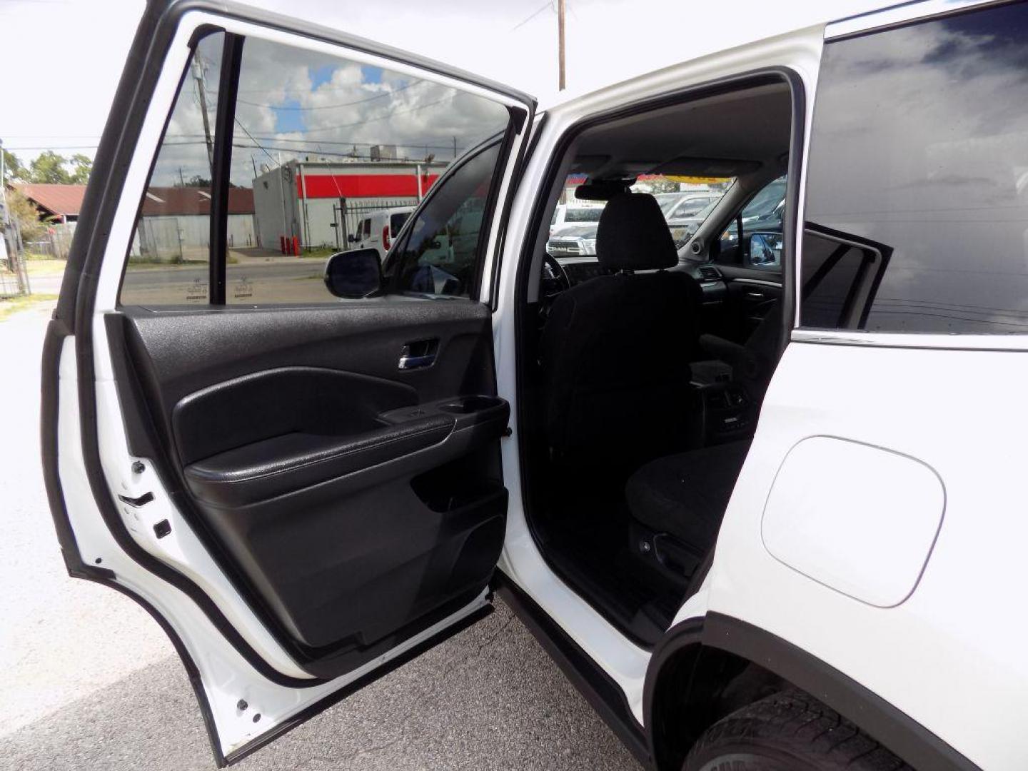 2019 WHITE HONDA PILOT EX (5FNYF5H38KB) with an 3.5L engine, Automatic transmission, located at 830 E. Canino Rd., Houston, TX, 77037, (281) 405-0440, 38.358219, -81.729942 - Photo#10