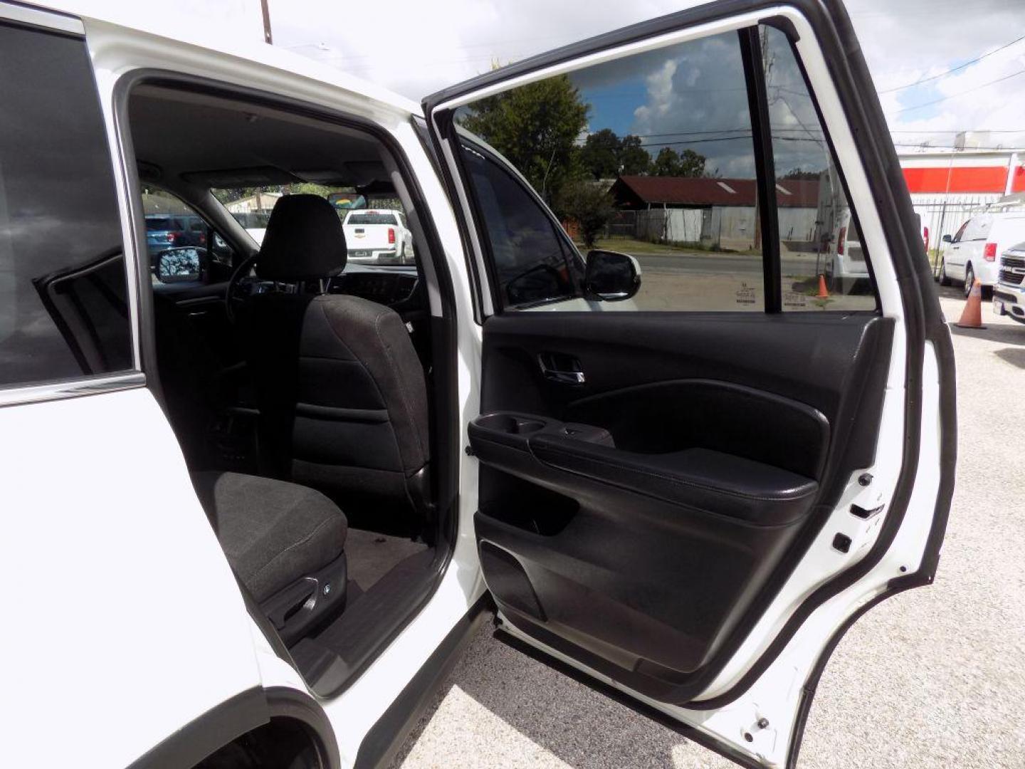 2019 WHITE HONDA PILOT EX (5FNYF5H38KB) with an 3.5L engine, Automatic transmission, located at 830 E. Canino Rd., Houston, TX, 77037, (281) 405-0440, 38.358219, -81.729942 - Photo#14