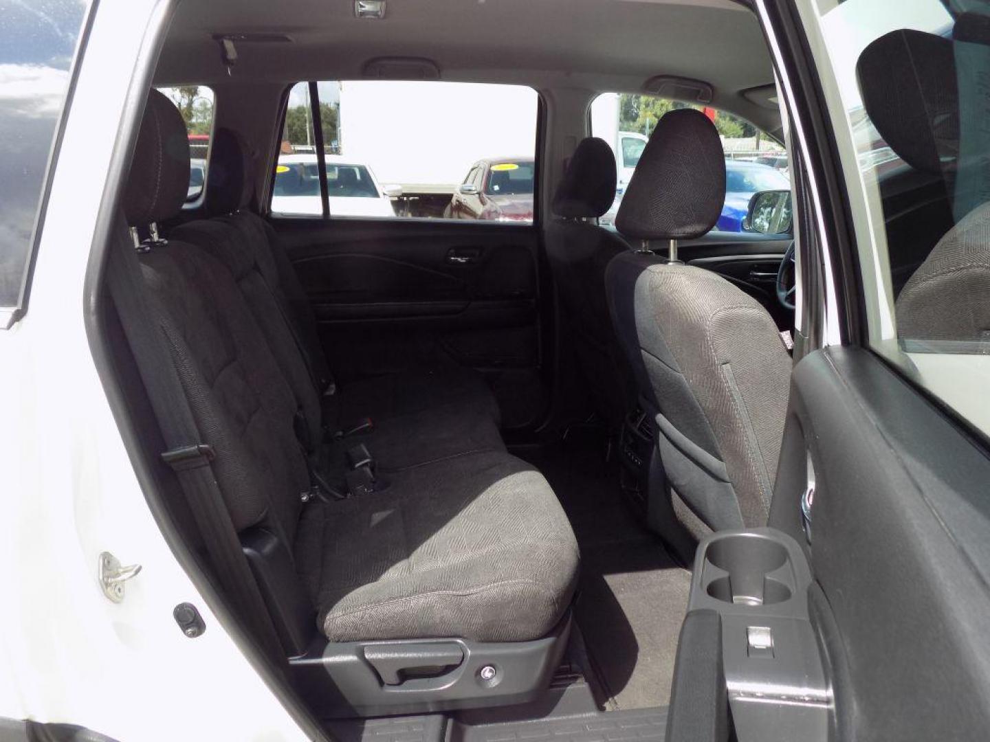 2019 WHITE HONDA PILOT EX (5FNYF5H38KB) with an 3.5L engine, Automatic transmission, located at 830 E. Canino Rd., Houston, TX, 77037, (281) 405-0440, 38.358219, -81.729942 - Photo#15