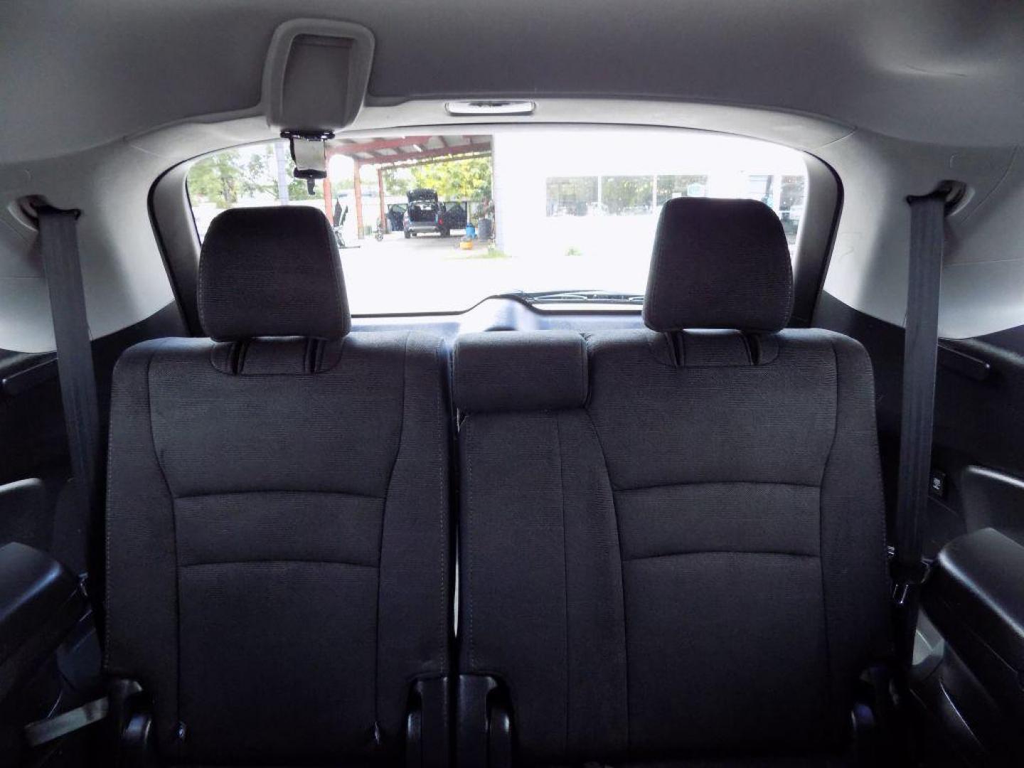 2019 WHITE HONDA PILOT EX (5FNYF5H38KB) with an 3.5L engine, Automatic transmission, located at 830 E. Canino Rd., Houston, TX, 77037, (281) 405-0440, 38.358219, -81.729942 - Photo#18