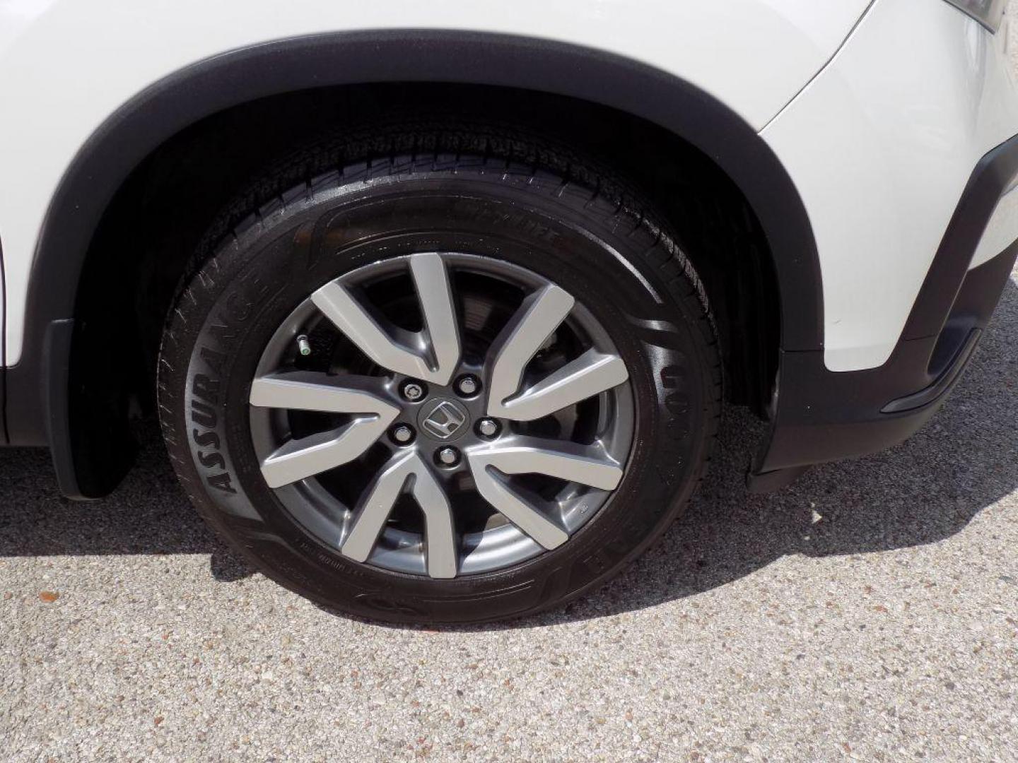 2019 WHITE HONDA PILOT EX (5FNYF5H38KB) with an 3.5L engine, Automatic transmission, located at 830 E. Canino Rd., Houston, TX, 77037, (281) 405-0440, 38.358219, -81.729942 - Photo#23