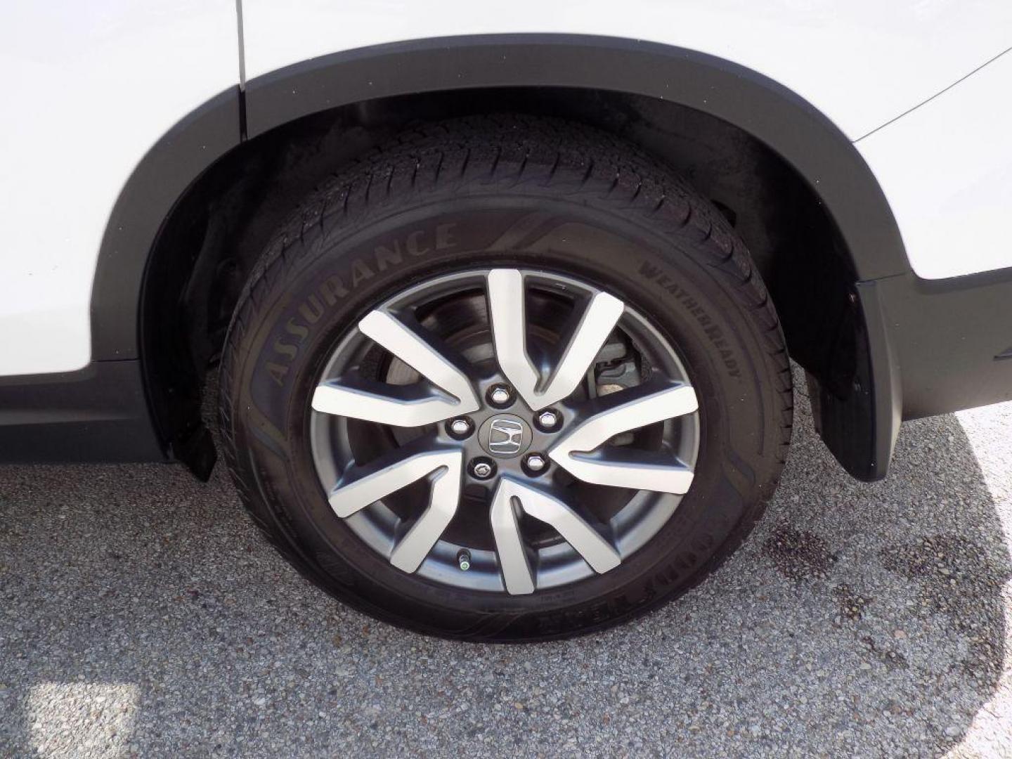 2019 WHITE HONDA PILOT EX (5FNYF5H38KB) with an 3.5L engine, Automatic transmission, located at 830 E. Canino Rd., Houston, TX, 77037, (281) 405-0440, 38.358219, -81.729942 - Photo#25