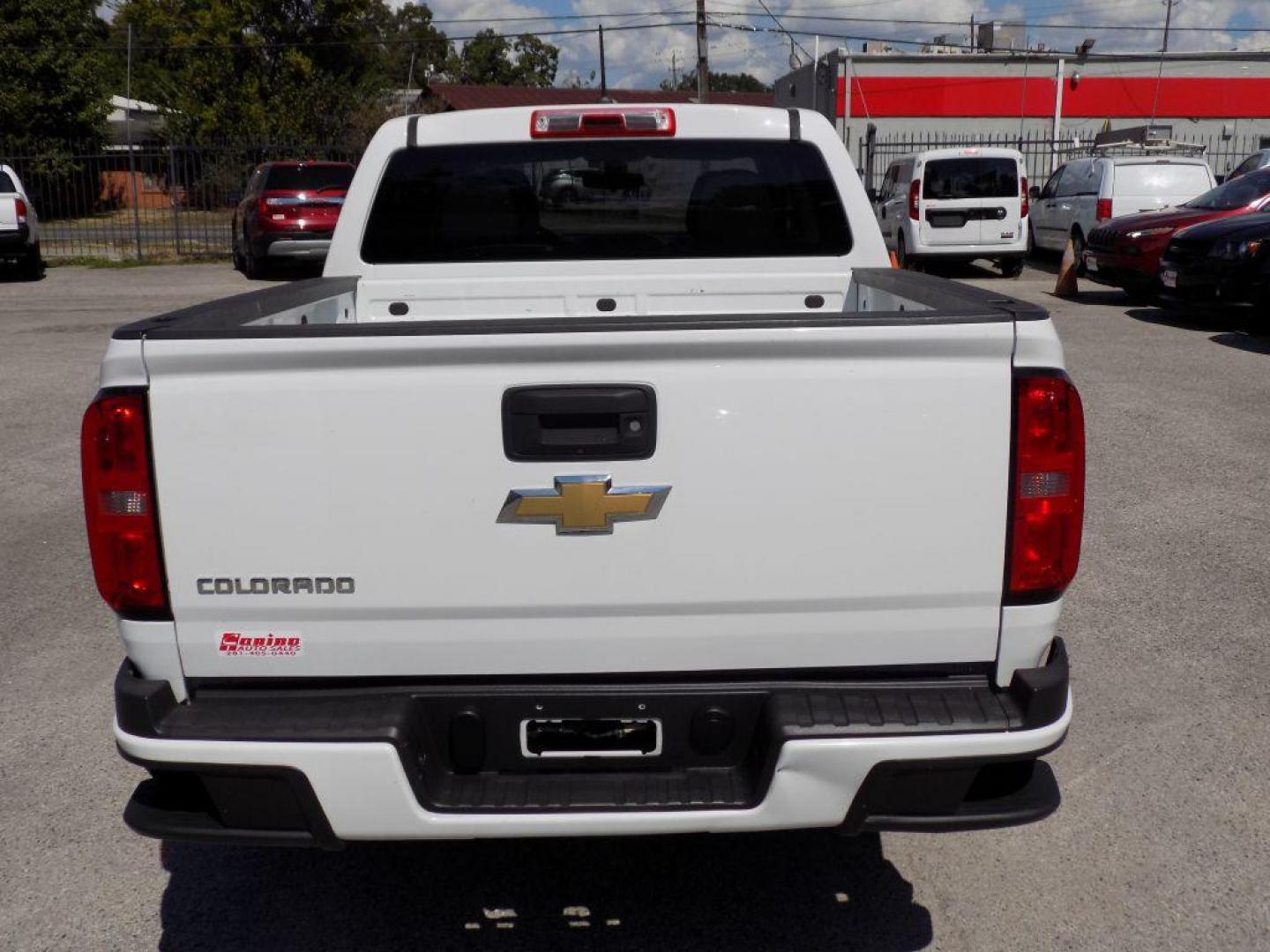 2020 WHITE CHEVROLET COLORADO (1GCGSBEA9L1) with an 2.5L engine, Automatic transmission, located at 830 E. Canino Rd., Houston, TX, 77037, (281) 405-0440, 38.358219, -81.729942 - Photo#4