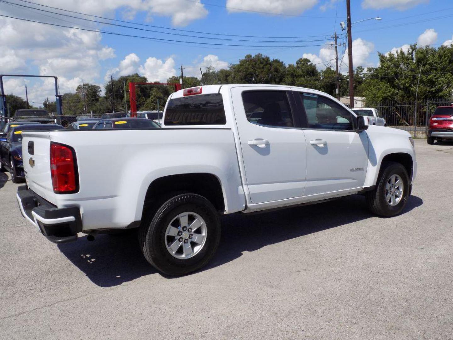 2020 WHITE CHEVROLET COLORADO (1GCGSBEA9L1) with an 2.5L engine, Automatic transmission, located at 830 E. Canino Rd., Houston, TX, 77037, (281) 405-0440, 38.358219, -81.729942 - Photo#5