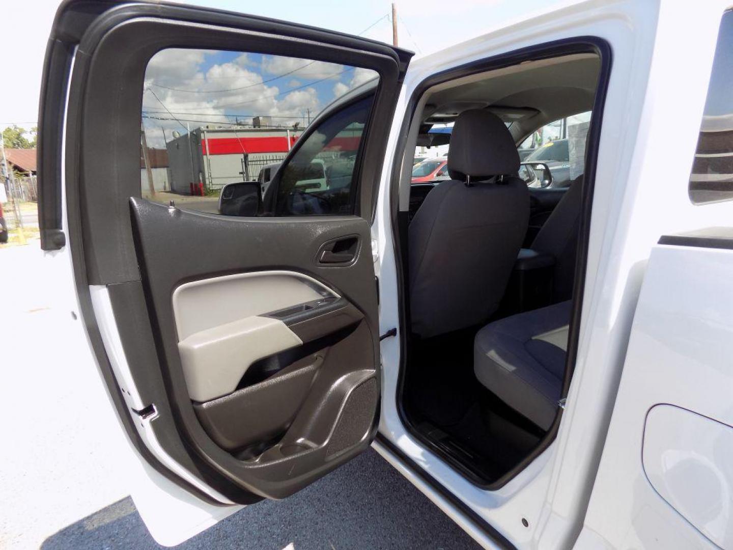 2020 WHITE CHEVROLET COLORADO (1GCGSBEA9L1) with an 2.5L engine, Automatic transmission, located at 830 E. Canino Rd., Houston, TX, 77037, (281) 405-0440, 38.358219, -81.729942 - Photo#10
