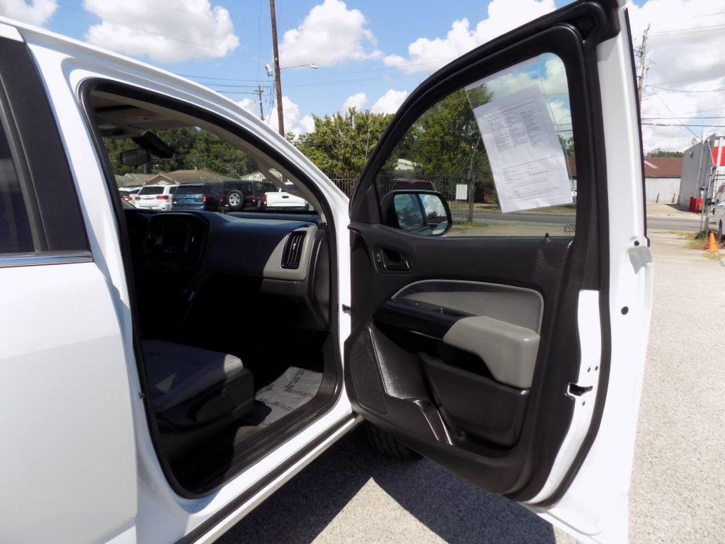 2020 WHITE CHEVROLET COLORADO (1GCGSBEA9L1) with an 2.5L engine, Automatic transmission, located at 830 E. Canino Rd., Houston, TX, 77037, (281) 405-0440, 38.358219, -81.729942 - Photo#12