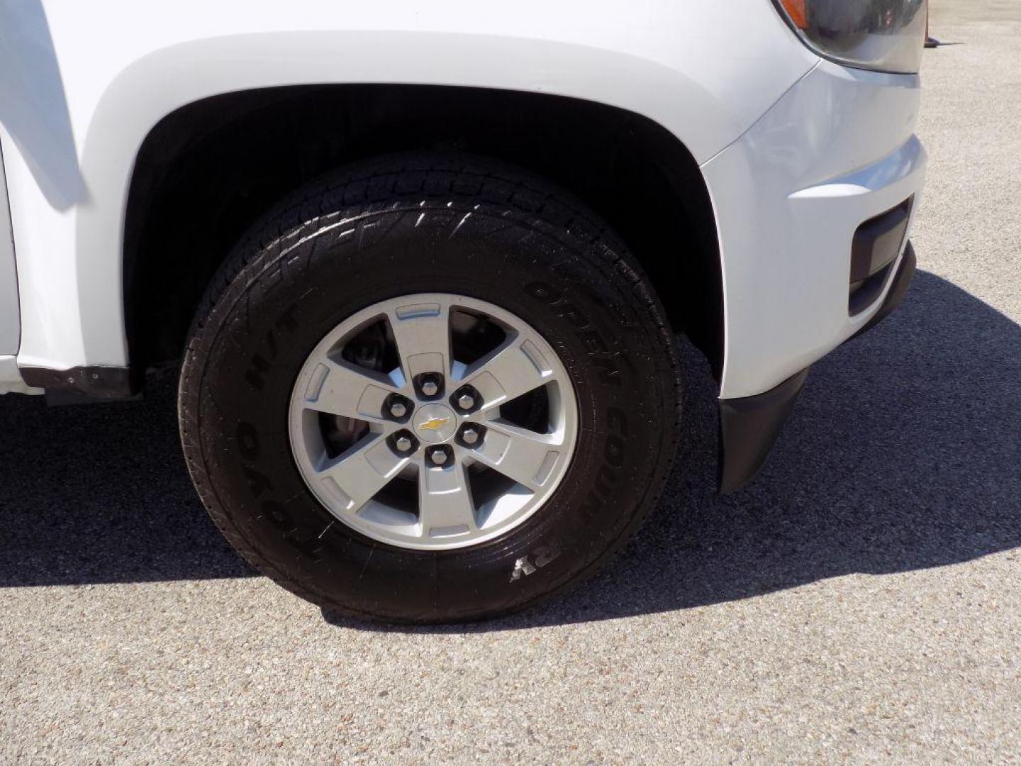 2020 WHITE CHEVROLET COLORADO (1GCGSBEA9L1) with an 2.5L engine, Automatic transmission, located at 830 E. Canino Rd., Houston, TX, 77037, (281) 405-0440, 38.358219, -81.729942 - Photo#18