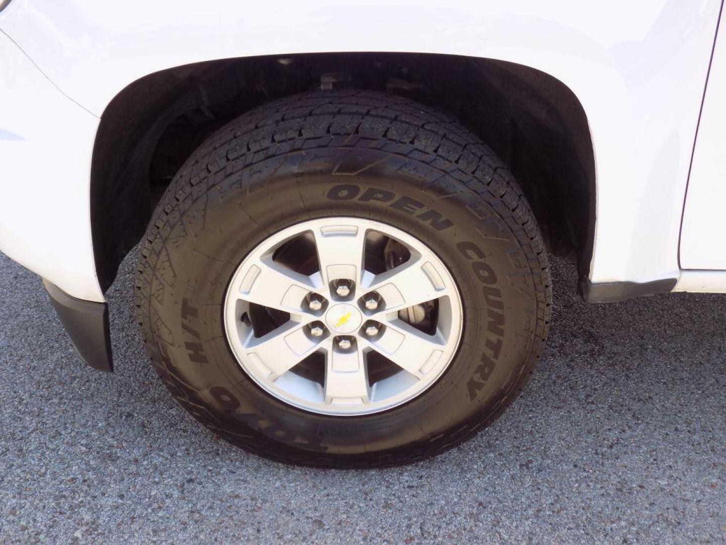 2020 WHITE CHEVROLET COLORADO (1GCGSBEA9L1) with an 2.5L engine, Automatic transmission, located at 830 E. Canino Rd., Houston, TX, 77037, (281) 405-0440, 38.358219, -81.729942 - Photo#19