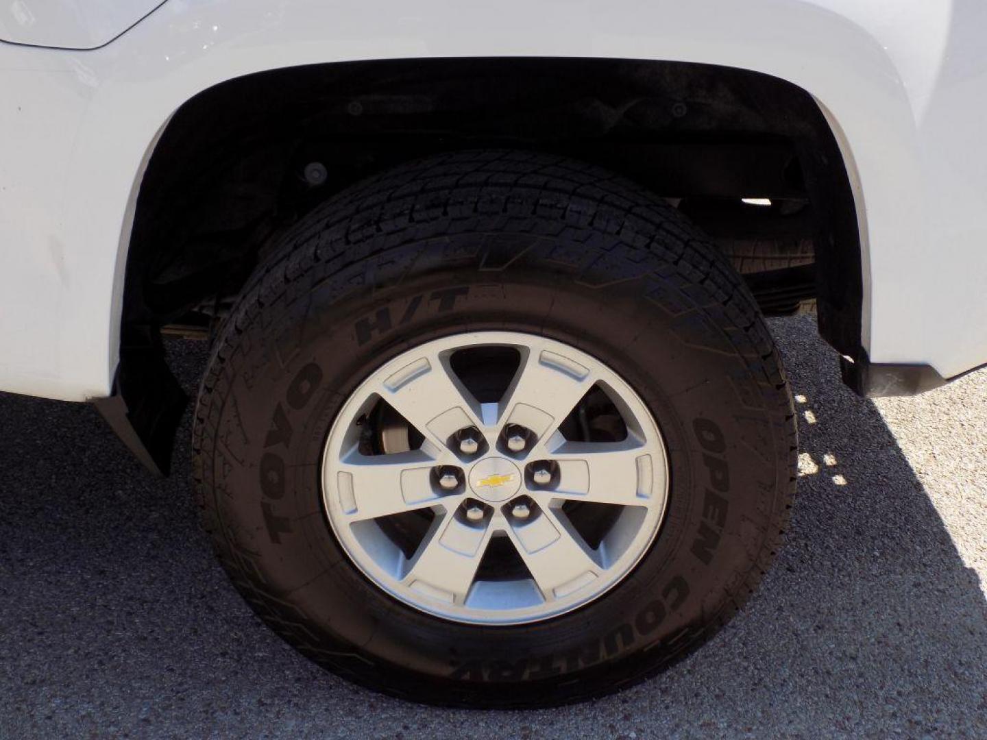 2020 WHITE CHEVROLET COLORADO (1GCGSBEA9L1) with an 2.5L engine, Automatic transmission, located at 830 E. Canino Rd., Houston, TX, 77037, (281) 405-0440, 38.358219, -81.729942 - Photo#20