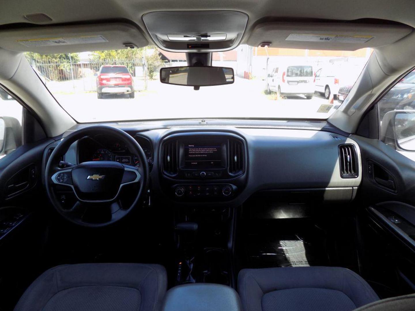 2020 WHITE CHEVROLET COLORADO (1GCGSBEA9L1) with an 2.5L engine, Automatic transmission, located at 830 E. Canino Rd., Houston, TX, 77037, (281) 405-0440, 38.358219, -81.729942 - Photo#21