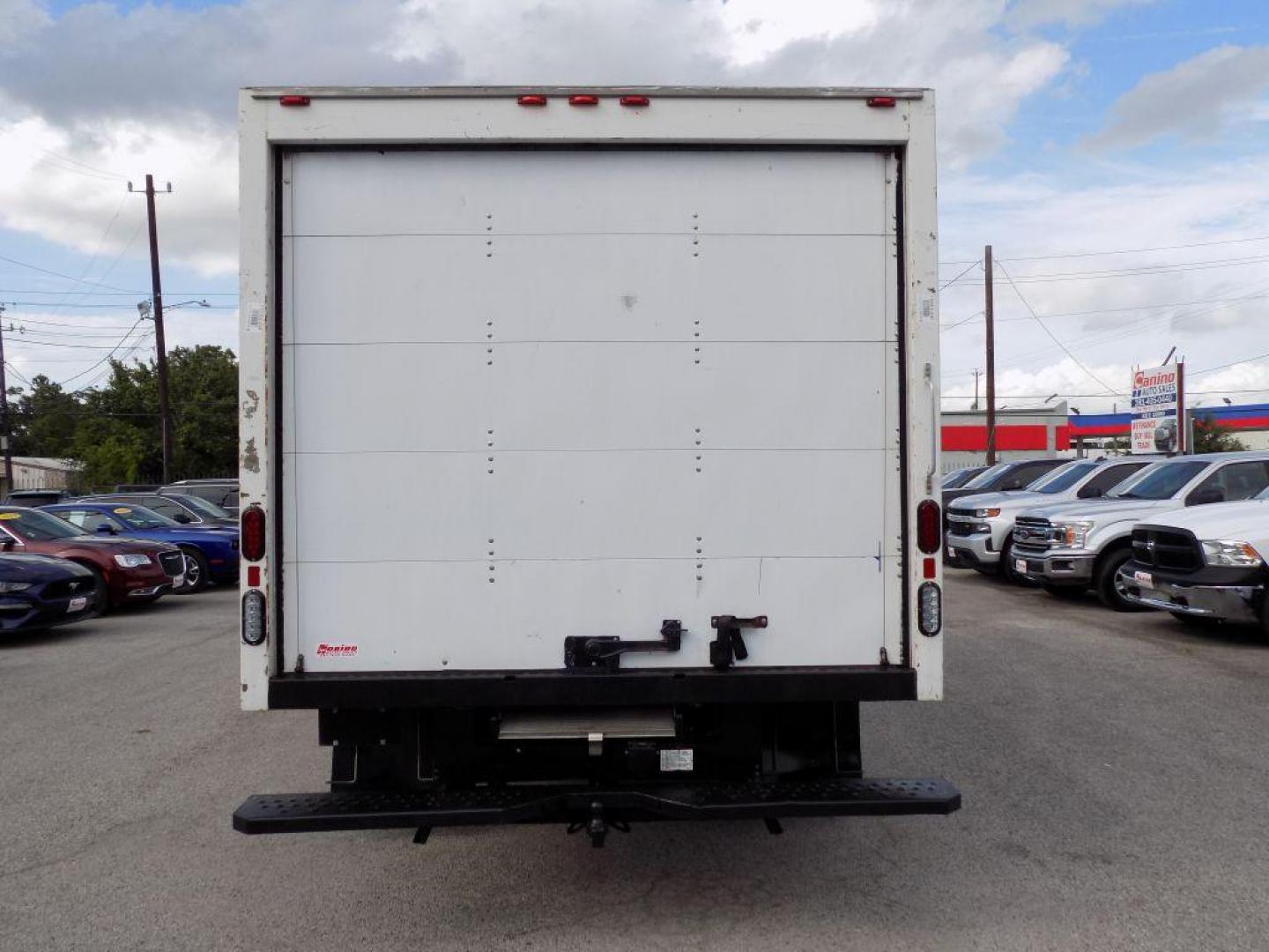 2017 WHITE FORD E-SERIES E-350 SD (1FDWE3F6XHD) with an 6.2L engine, Automatic transmission, located at 830 E. Canino Rd., Houston, TX, 77037, (281) 405-0440, 38.358219, -81.729942 - Photo#4