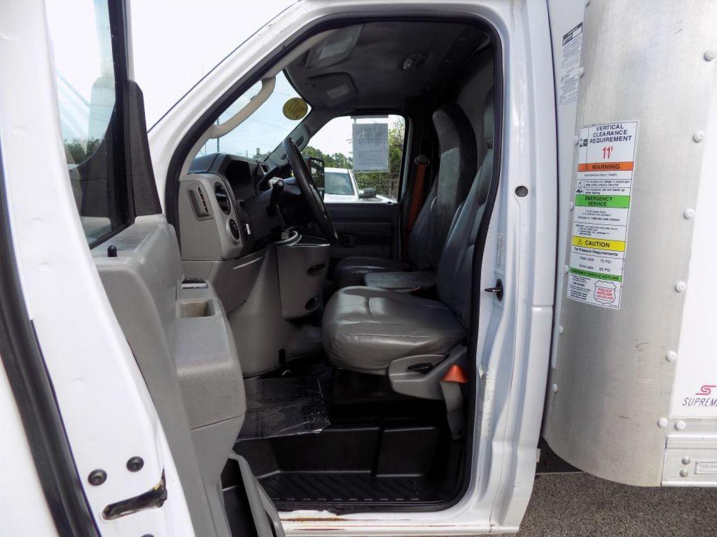 2017 WHITE FORD E-SERIES E-350 SD (1FDWE3F6XHD) with an 6.2L engine, Automatic transmission, located at 830 E. Canino Rd., Houston, TX, 77037, (281) 405-0440, 38.358219, -81.729942 - Photo#9